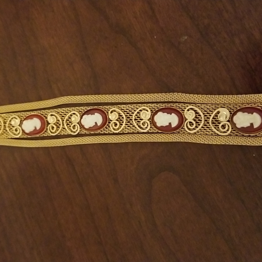 Golden vintage Cameo bracelet - Picture 2 of 9
